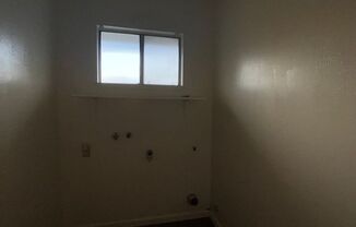 2 beds, 1 bath, 900 sqft, $1,295, Unit 2436