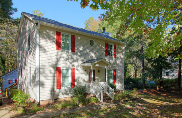 Fantastic 3 bedroom home with large fenced yard in SE Durham!