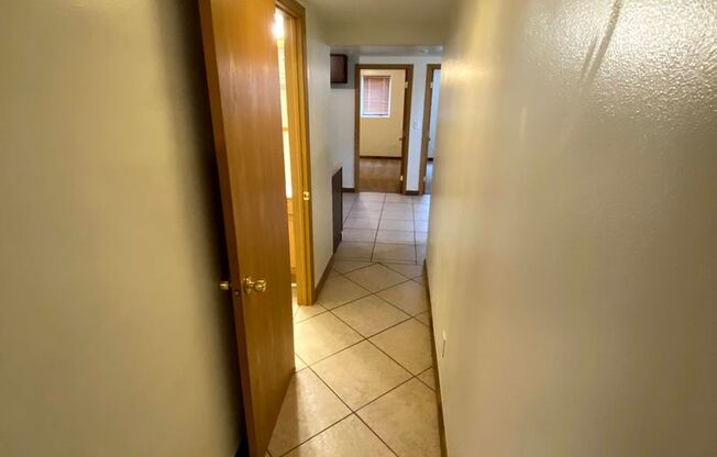 2 beds, 1 bath, 1,000 sqft, $700, Unit 834-B