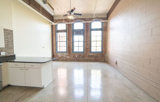 2 beds, 1 bath, 1,080 sqft, $1,650, Unit 216