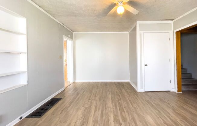 3 beds, 1 bath, 1,036 sqft, $950, Unit Apt A