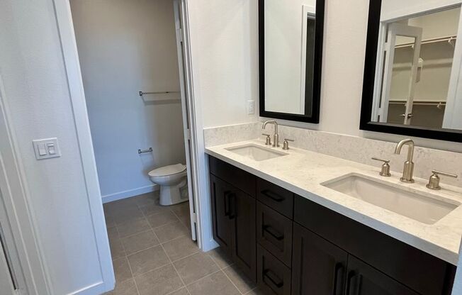 Charming Rooftop 3 Bed / 3 Bath Townhome Just Blocks from the Beach! Available for Pre-LEASE TODAY!
