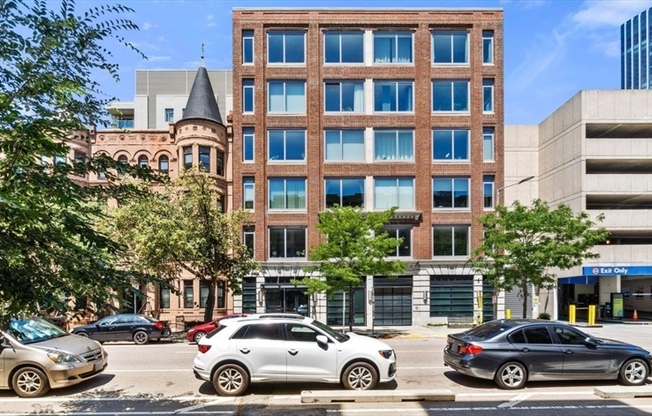 1 bed, 1 bath, 847 sqft, $3,800, Unit 309