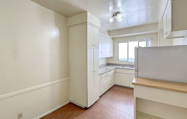 808 6th St.