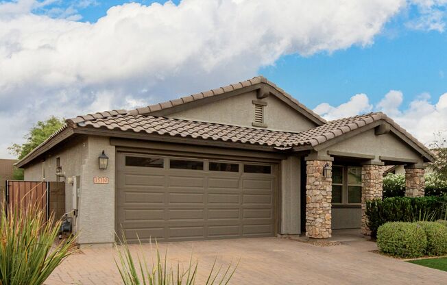 Welcome to modern living in the heart of Goodyear!