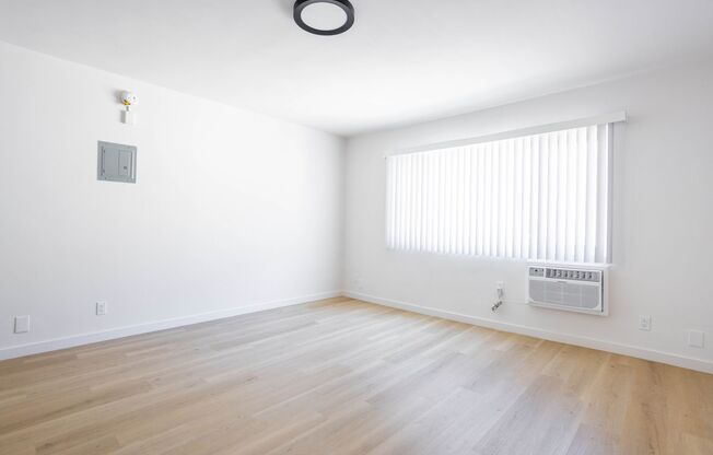 Studio, 1 bath, 263 sqft, $1,399, Unit 326