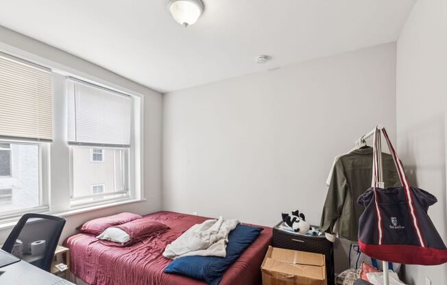1 bed, 1 bath, 600 sqft, $1,150, Unit B25