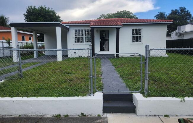 Charming 2-Bed Single-Family Home featuring Hardwood Floors & Huge Yard