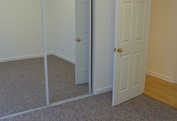 2 beds, 1 bath, 900 sqft, $1,825, Unit 800