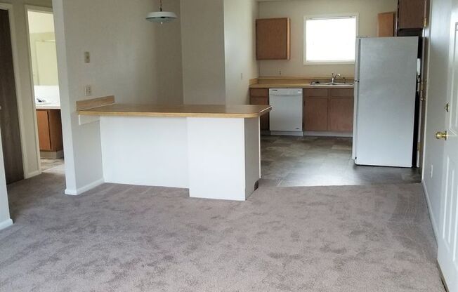 2 beds, 1 bath, 800 sqft, $950, Unit 03