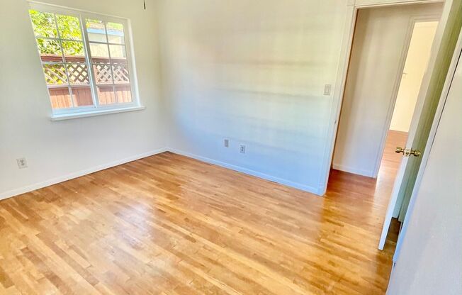 2 beds, 1 bath, 1,000 sqft, $2,995, Unit 4631 Narragansett Ave.