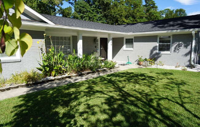 109 SANDS HL DR E