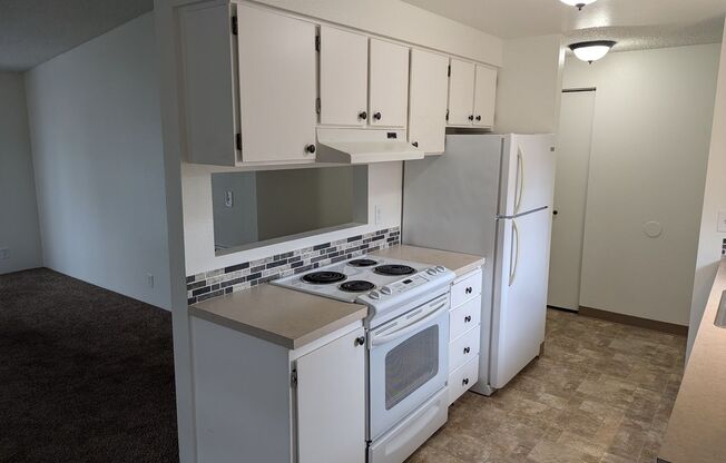 2 beds, 1 bath, 922 sqft, $1,695, Unit 374