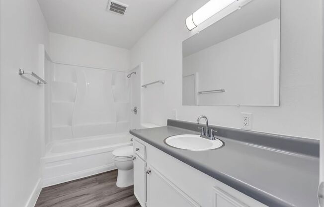 2 beds, 1 bath, 860 sqft, $1,645, Unit 40B