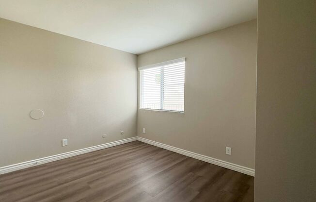 2 beds, 1 bath, 850 sqft, $1,999, Unit 13