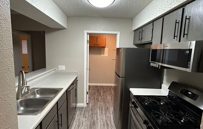 2 beds, 1 bath, 900 sqft, $1,650