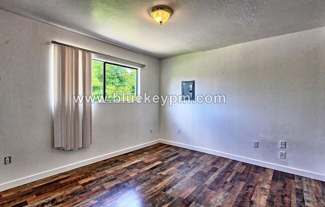 Upper Floor 1 Bed, 1 Bath Duplex Unit for $1250 in Parkrose