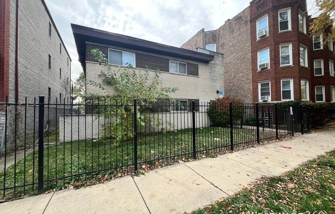 1465 E 69 ST