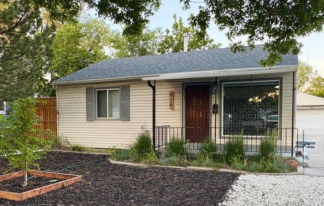 2 Bed 1 Bath Home For Rent!