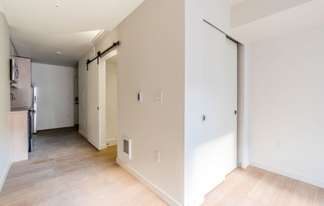 Studio, 1 bath, 300 sqft, $1,599, Unit 419