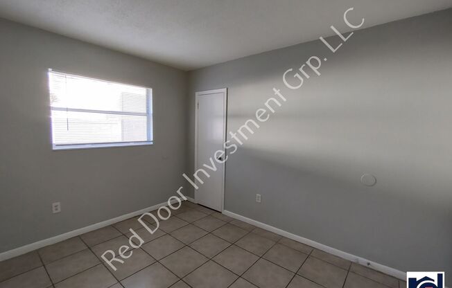 2 beds, 1 bath, $1,095, Unit 2