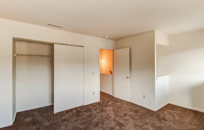 Bedroom With Closet t at Arbor Pointe Townhomes, Battle Creek, Michigan