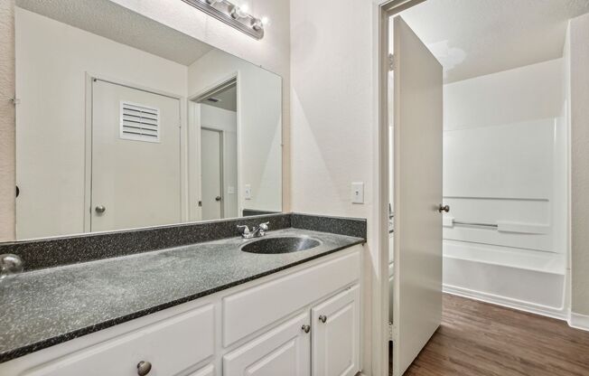 2 beds, 1 bath, 840 sqft, $1,727, Unit 152