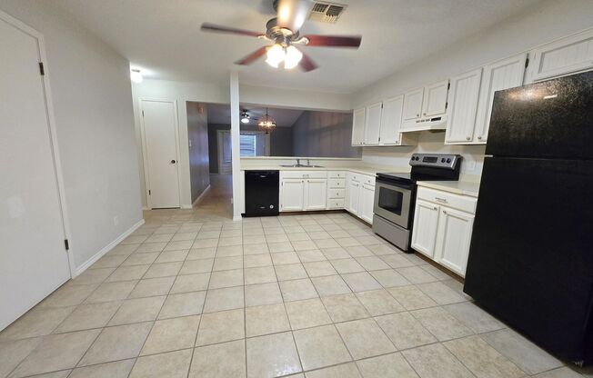 2 beds, 2 baths, $1,400