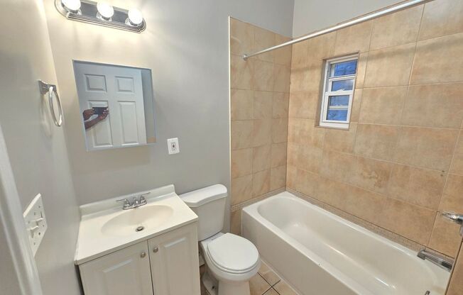 1 bed, 1 bath, 1,500 sqft, $1,175, Unit A