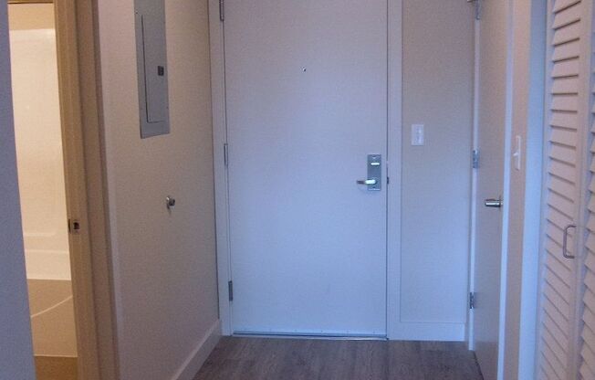 Studio, 1 bath, 430 sqft, $1,800, Unit 424