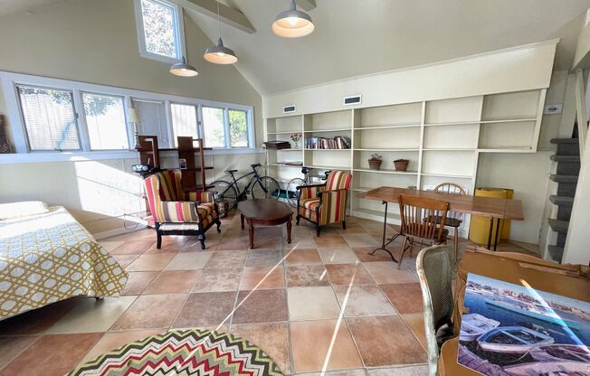 Charming Cottage for Rent Near UT
