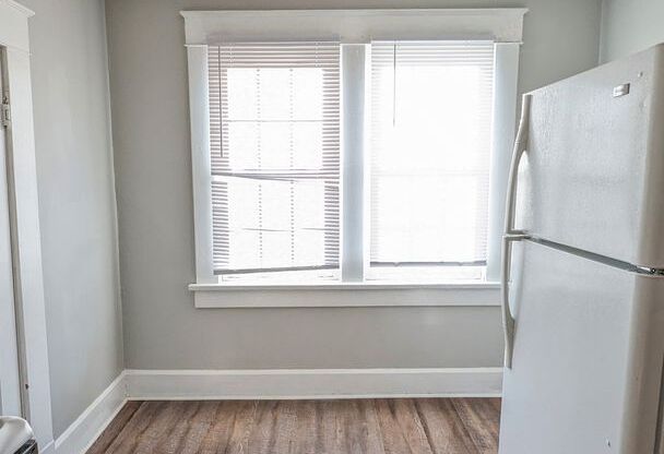 1 bed, 1 bath, 766 sqft, $750, Unit 1900 1/2 W Jackson St.