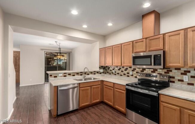 3 beds, 3 baths, 1,641 sqft, $2,150, Unit 1013