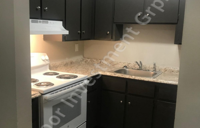 2 beds, 1 bath, $1,250, Unit 10