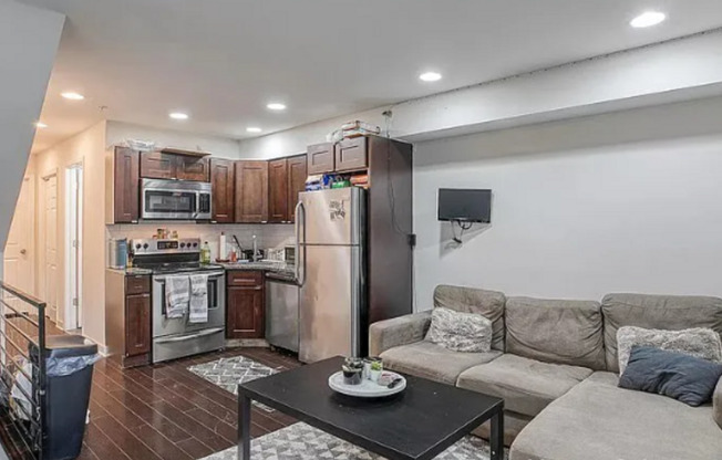 1806 W Montgomery Ave