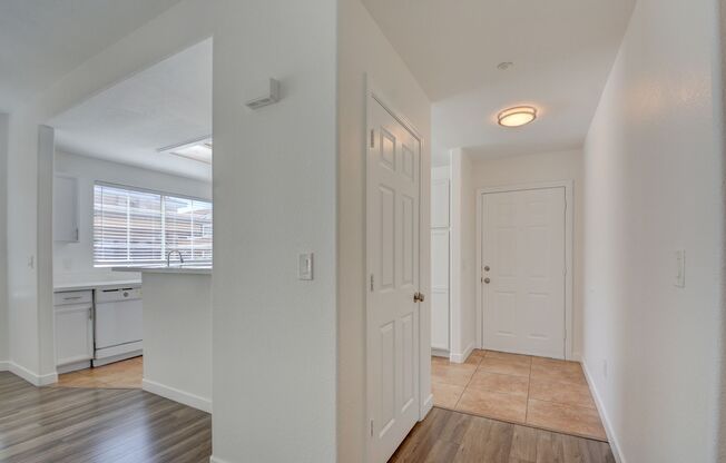 SPACIOUS 2BR/2BA IN GATED HORIZON HILLS!