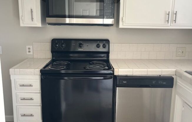 2 beds, 1.5 baths, $1,350, Unit 4437