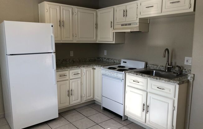 2 beds, 1 bath, 851 sqft, $1,450, Unit 01