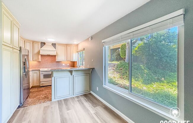 Spacious 2BD/2BA Condo in Hillcrest with Private Balcony, Community Pool & Tennis Court