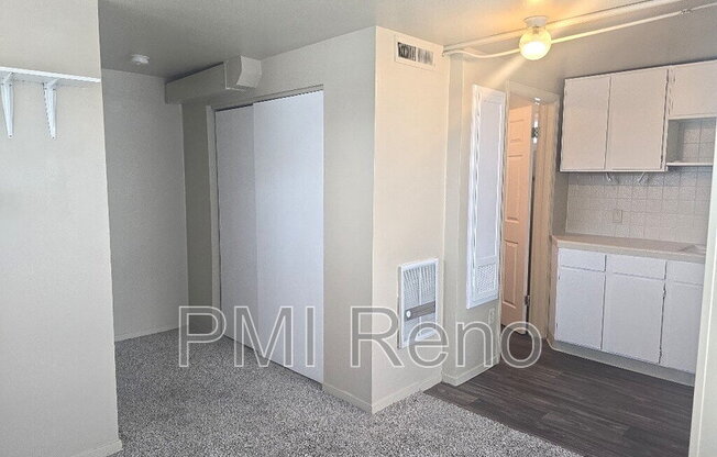 422 1/2 LAWRENCE