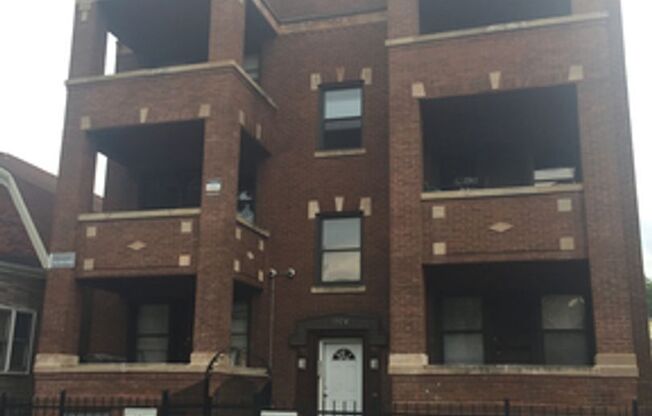 3 beds, 1 bath, $1,500, Unit 7332 #3