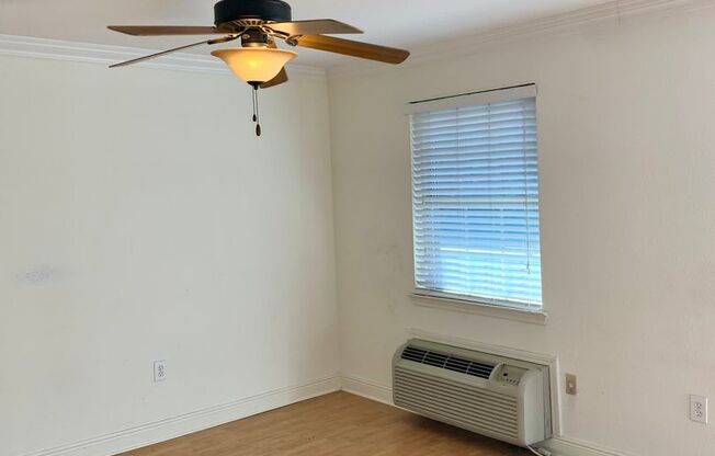 2 beds, 1 bath, $1,000, Unit # 2207