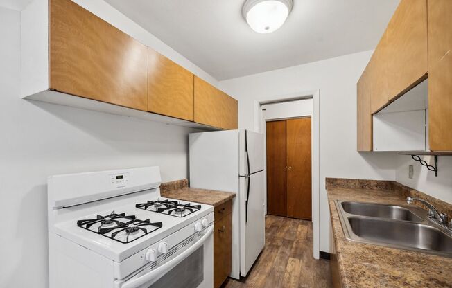 2 beds, 1 bath, 900 sqft, $1,350, Unit 104