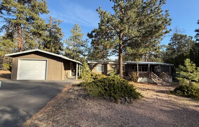 2 Bed/2 Bath Home on Large Lot in SW Bend - Lodgepole Drive