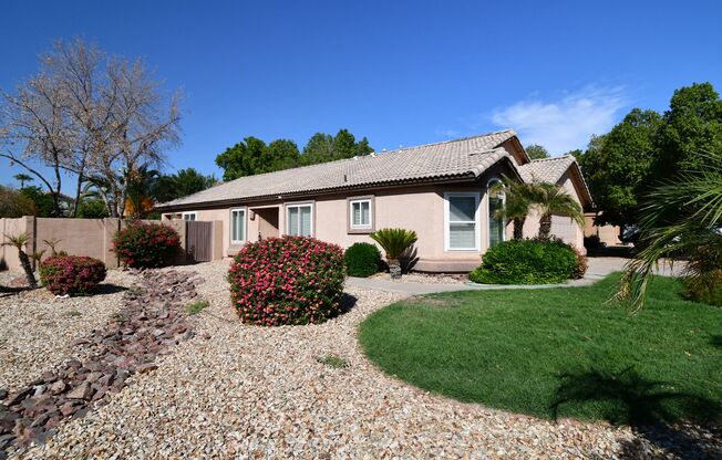 Palm Valley Beauty With A Pool!