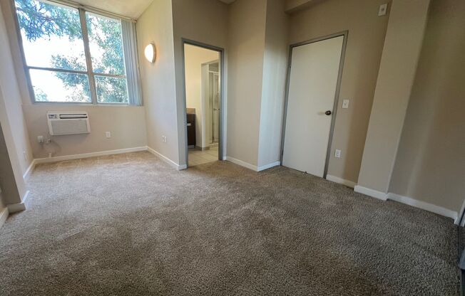 2 beds, 2 baths, 750 sqft, $2,105, Unit 352