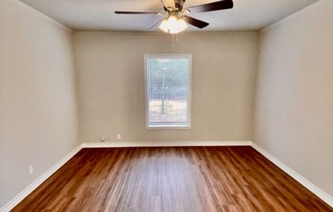 3 beds, 1 bath, $1,550