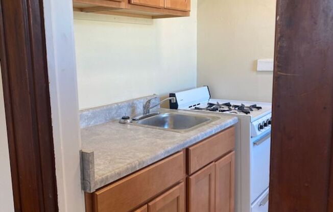 Studio, 1 bath, $695, Unit 5