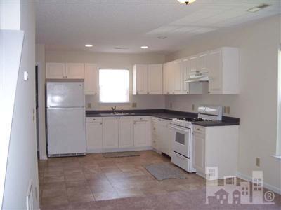 Port City Commons beside Port City Java 3 BR town home Convenient to airport, down town life, Mayfair shops, restaurants, I-40 Hwy, Leland more