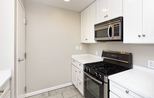 2 beds, 2 baths, 920 sqft, $3,095, Unit 303